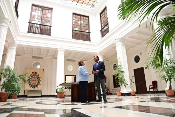 La presidenta del Consejo Consultivo recibe al delegado del Gobierno de la Junta en Granada