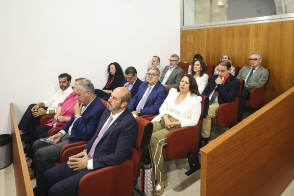 Primera sesión en el Parlamento del debate de investidura del presidente de la Junta de Andalucía