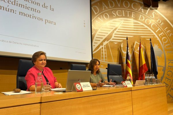 María Jesús Gallardo aborda en Palma los motivos para la reforma de la Ley 39/2015
